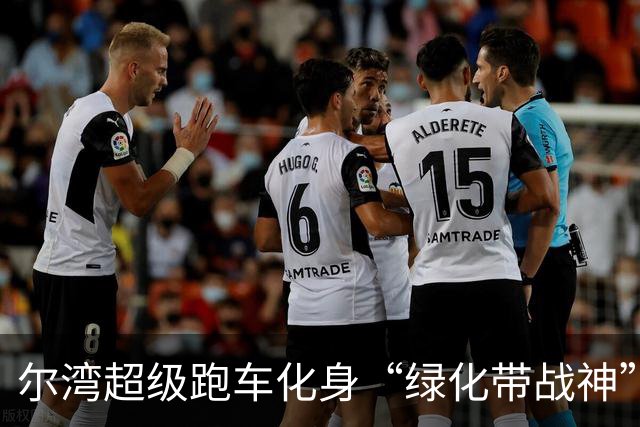 尔湾超级跑车化身“绿化带战神”，车身断成两截，富二代网红当场死亡