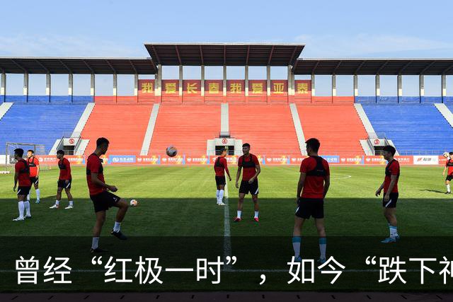 曾经“红极一时”，如今“跌下神坛”的3家服装品牌，你买过吗？